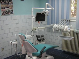 Dr. Carol Reves - Clinica implant dentar Galati