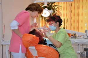Stomatologie Craiova - Clinici implant dentar Craiova