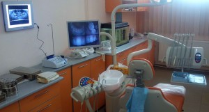 implant dentar bacau