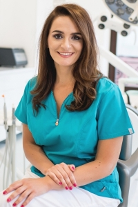 Dr. Anca Rusu - Medic chirurg - Specialist Implantologie Dentara