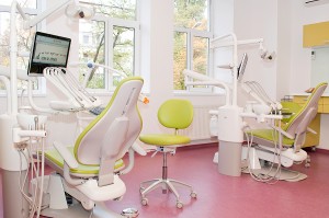 uzina de zambete - clinici implant dentar Iasi